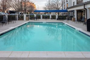 Sæsonbestemt udendørs pool