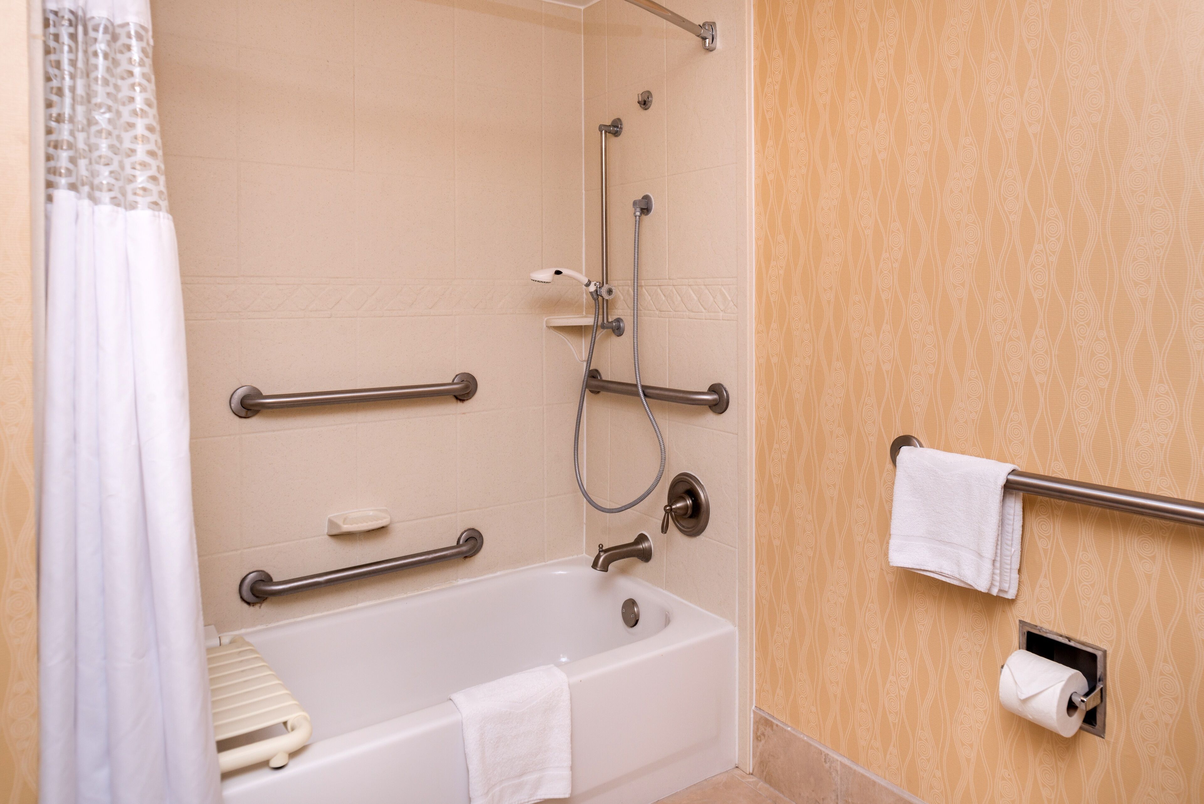 combined shower/bathtub, free toiletries, hair dryer, towels