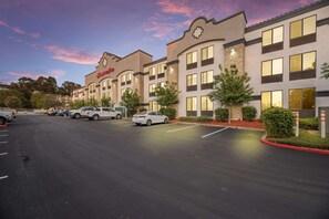 Exterior - Hampton Inn Oakland-Hayward (Hayward)