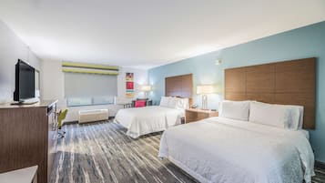 Quarto, 2 camas Queen, acessível, para não fumantes | Cofres nos quartos, ferros/tábuas de passar roupa, berços grátis