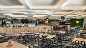 2 restaurants, breakfast served