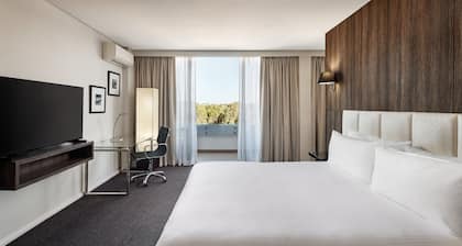 Holiday Inn Warwick Farm by IHG