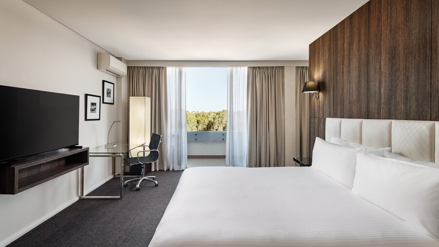 Holiday Inn Warwick Farm by IHG