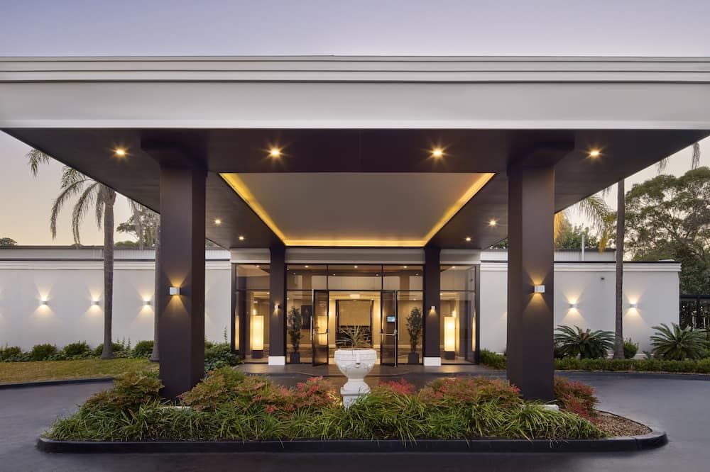 Holiday Inn Warwick Farm by IHG