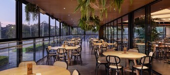 Holiday Inn Warwick Farm by IHG