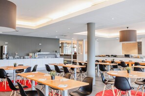 Daily buffet breakfast (EUR 15 per person) - Hotel Corsendonk Viane (Turnhout)