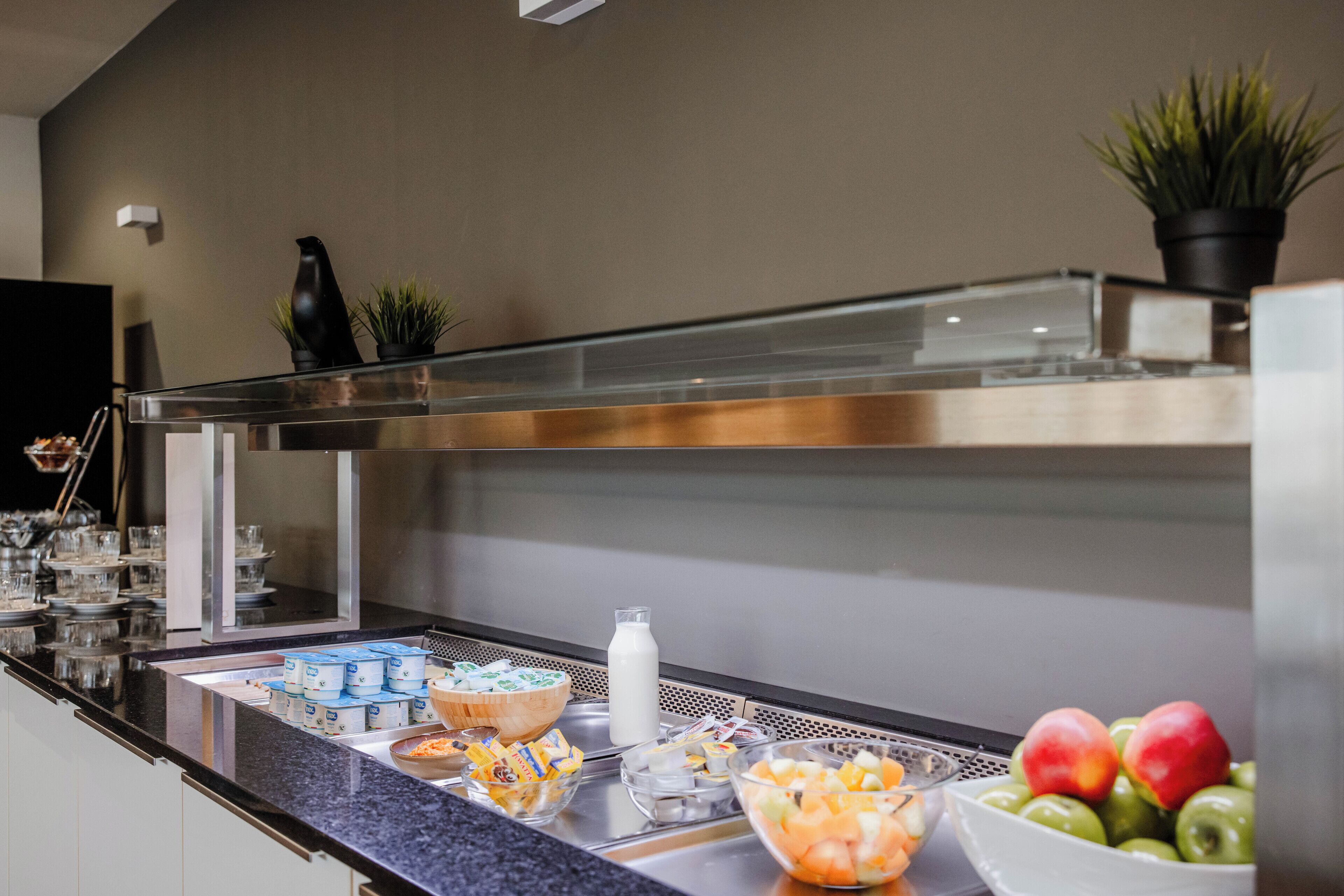 Daily buffet breakfast for a fee