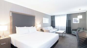 Standard Room, 1 King Bed with Sofa bed | Hypo-allergenic bedding, in-room safe, desk, laptop workspace