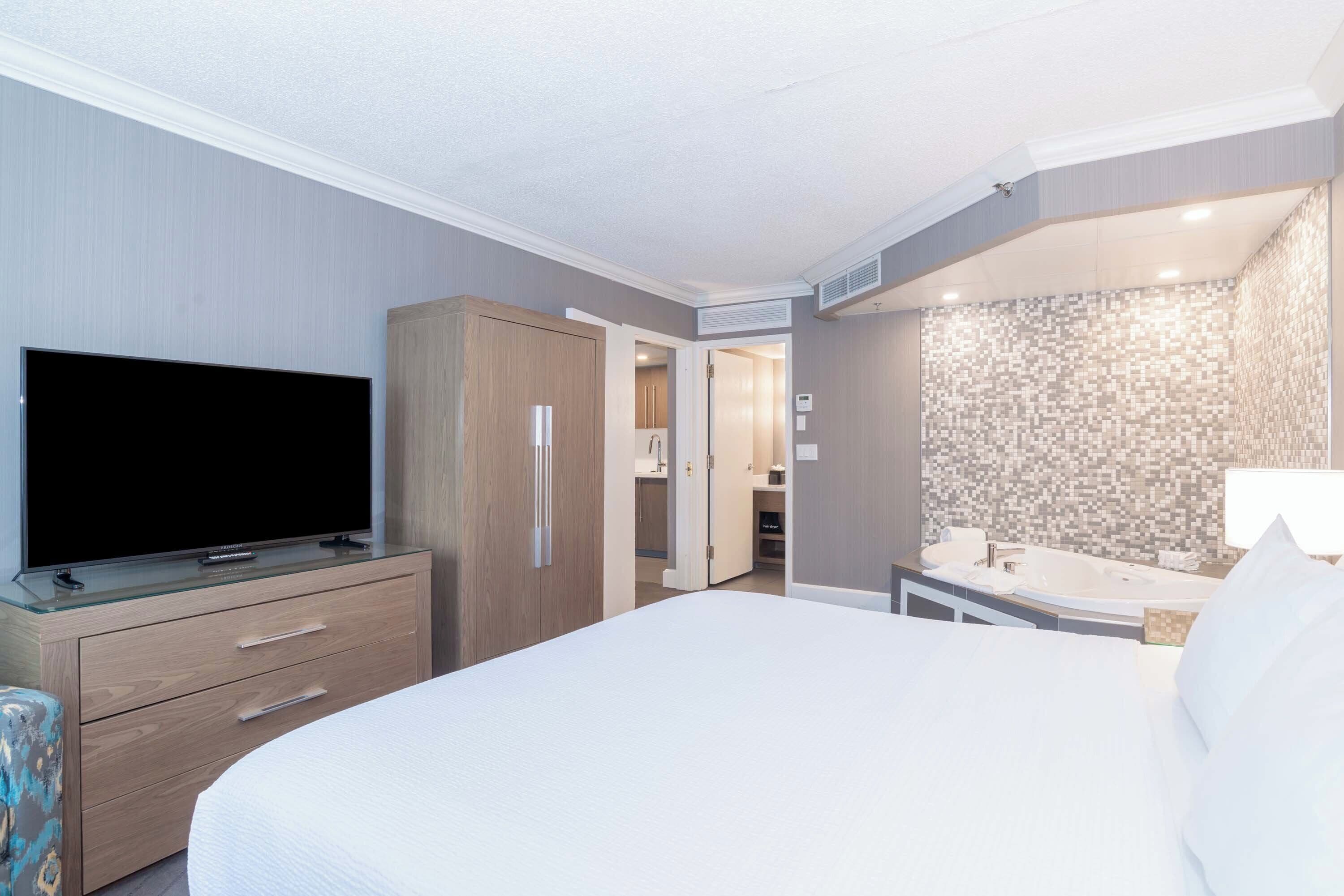 suite, 1 king bed with sofa bed (jacuzzi) | hypo-allergenic bedding, in-room safe, desk, laptop workspace