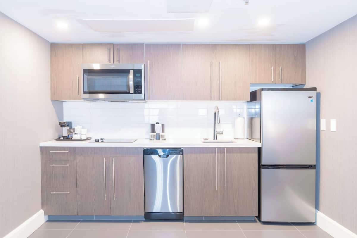 suite, 1 king bed with sofa bed (jacuzzi) | private kitchen | fridge, microwave, coffee/tea maker, electric kettle