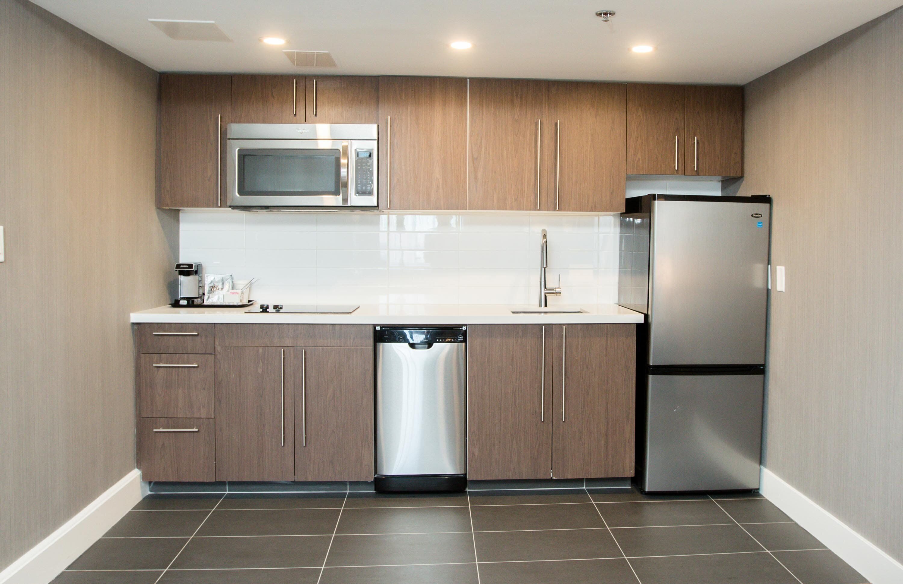 hypo-allergenic bedding, in-room safe, desk, laptop workspace