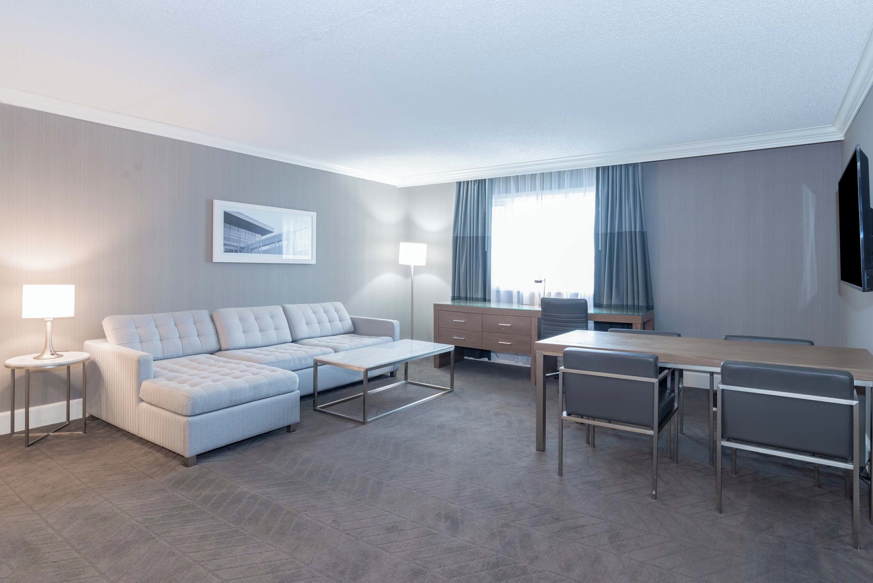 Suite, 1 kingsize-seng med sovesofa (Jacuzzi) | Allergitestet sengetøy, safe på rommet og skrivebord