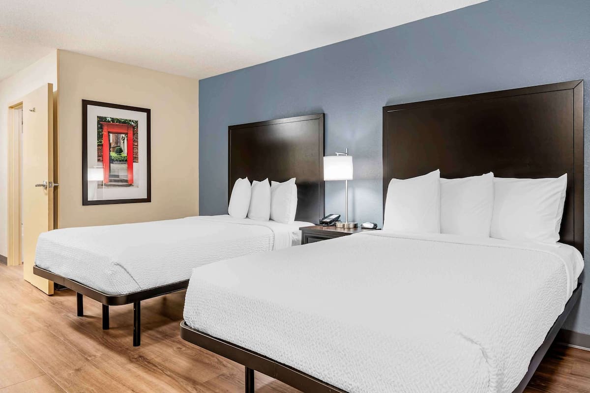 studio, 2 double beds, non smoking | desk, iron/ironing board, free wifi, bed sheets