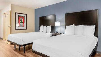 Studio, 2 Double Beds, Non Smoking | Desk, iron/ironing board, free WiFi, bed sheets