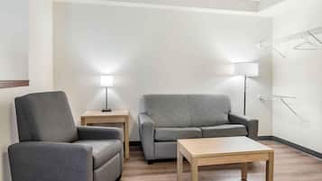 Studio, 1 King Bed, Non Smoking | Desk, blackout drapes, iron/ironing board, free WiFi