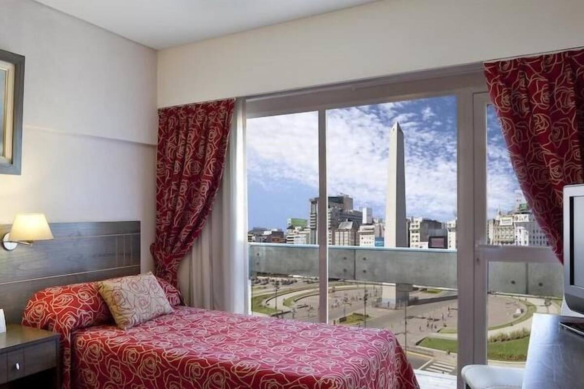Premium bedding, in-room safe, desk, iron/ironing board (on request)
