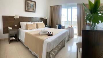 Deluxe Double Room | Premium bedding, minibar, in-room safe, desk