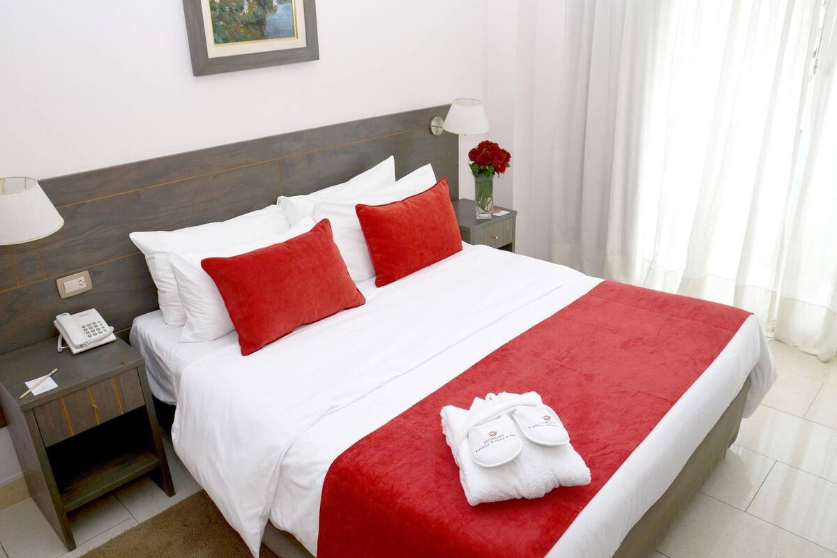 Premium bedding, in-room safe, desk, iron/ironing board (on request)