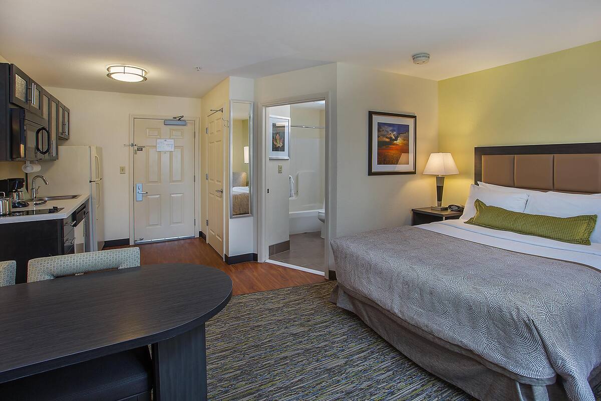 In-room safe, desk, laptop workspace, iron/ironing board
