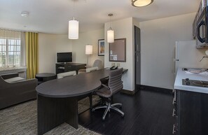 セーフティボックス (室内)、デスク、ノートパソコン用作業スペース、アイロン / アイロン台