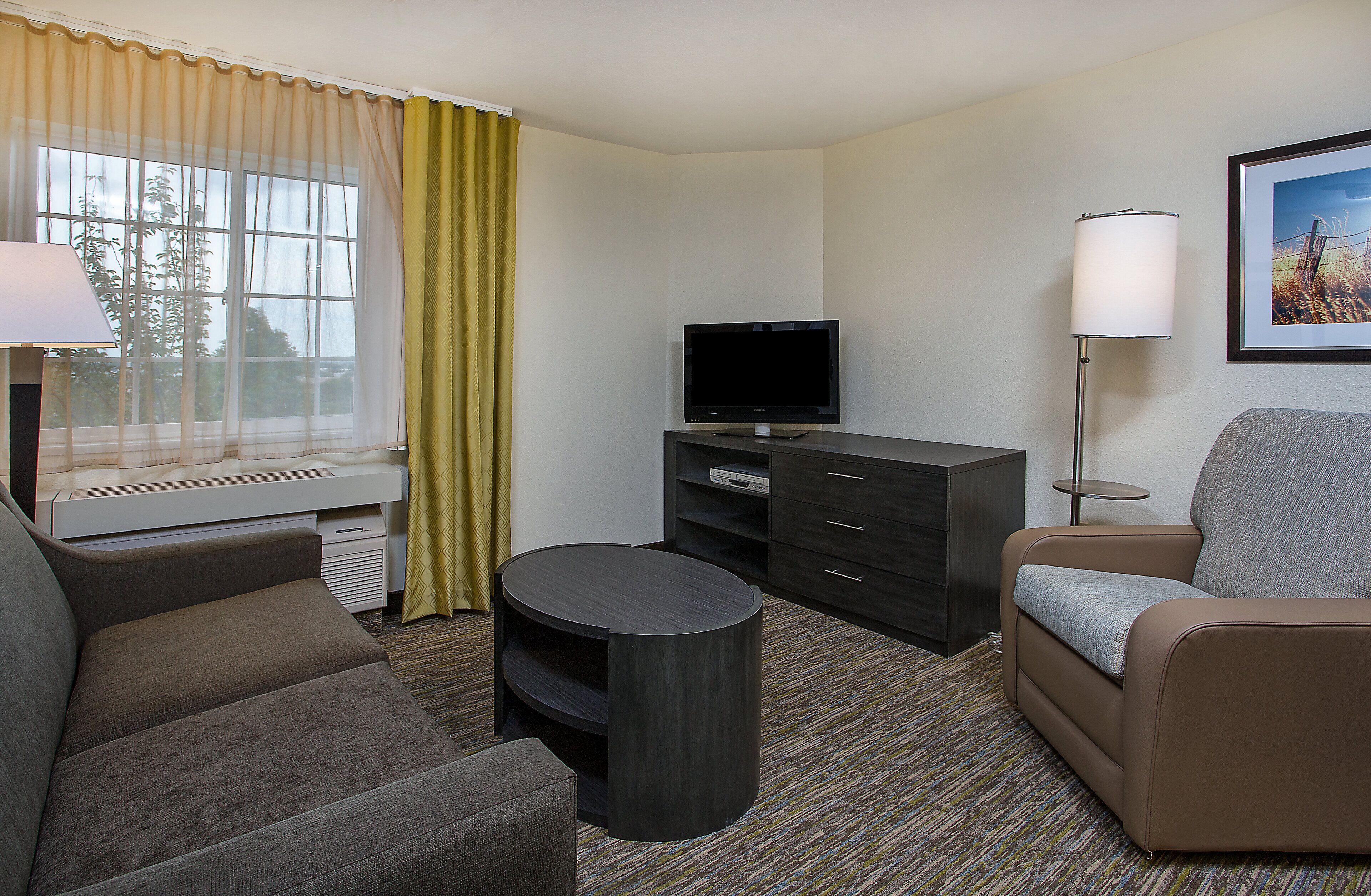 suite, 1 bedroom (1 queen bed) | 1 bedroom, in-room safe, desk, laptop workspace