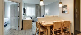 Sonesta Simply Suites Las Vegas Convention Center