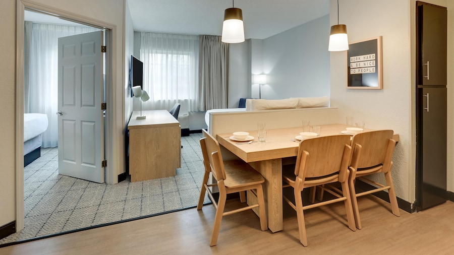 Sonesta Simply Suites Las Vegas Convention Center