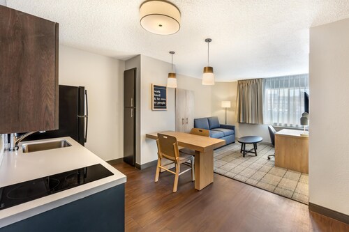 Sonesta Simply Suites Las Vegas Convention Center