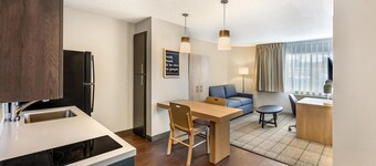 Sonesta Simply Suites Las Vegas Convention Center