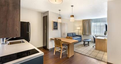 Sonesta Simply Suites Las Vegas Convention Center