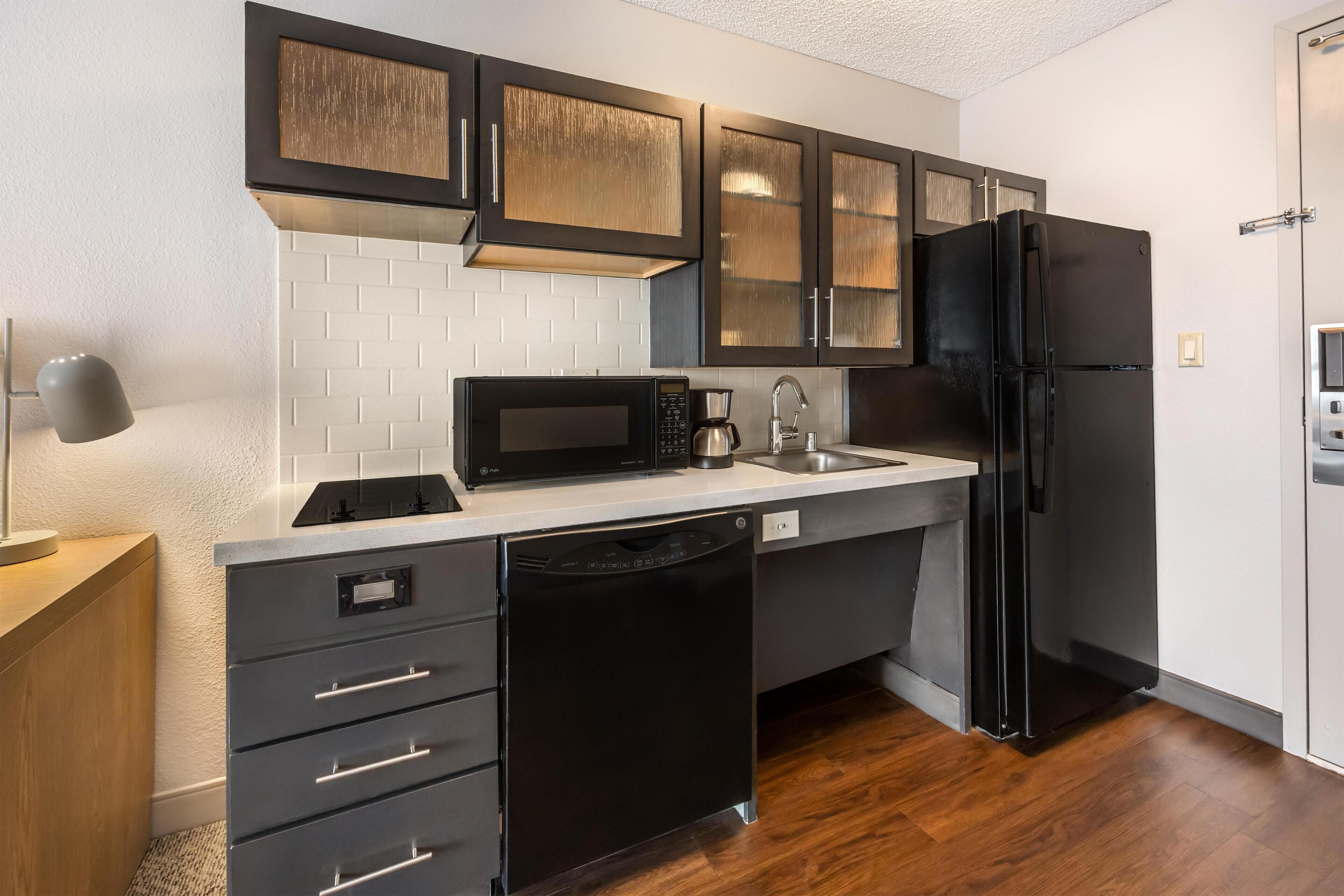 Fridge, microwave, stovetop, dishwasher