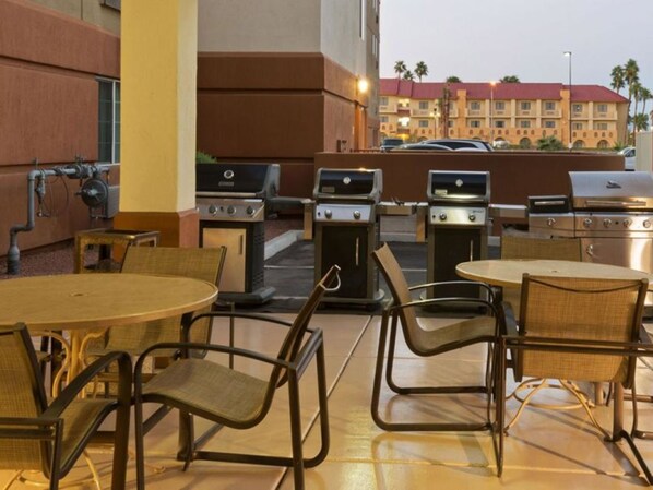 BBQ/picnic Area - Sonesta Simply Suites Las Vegas Convention Center (Las Vegas)