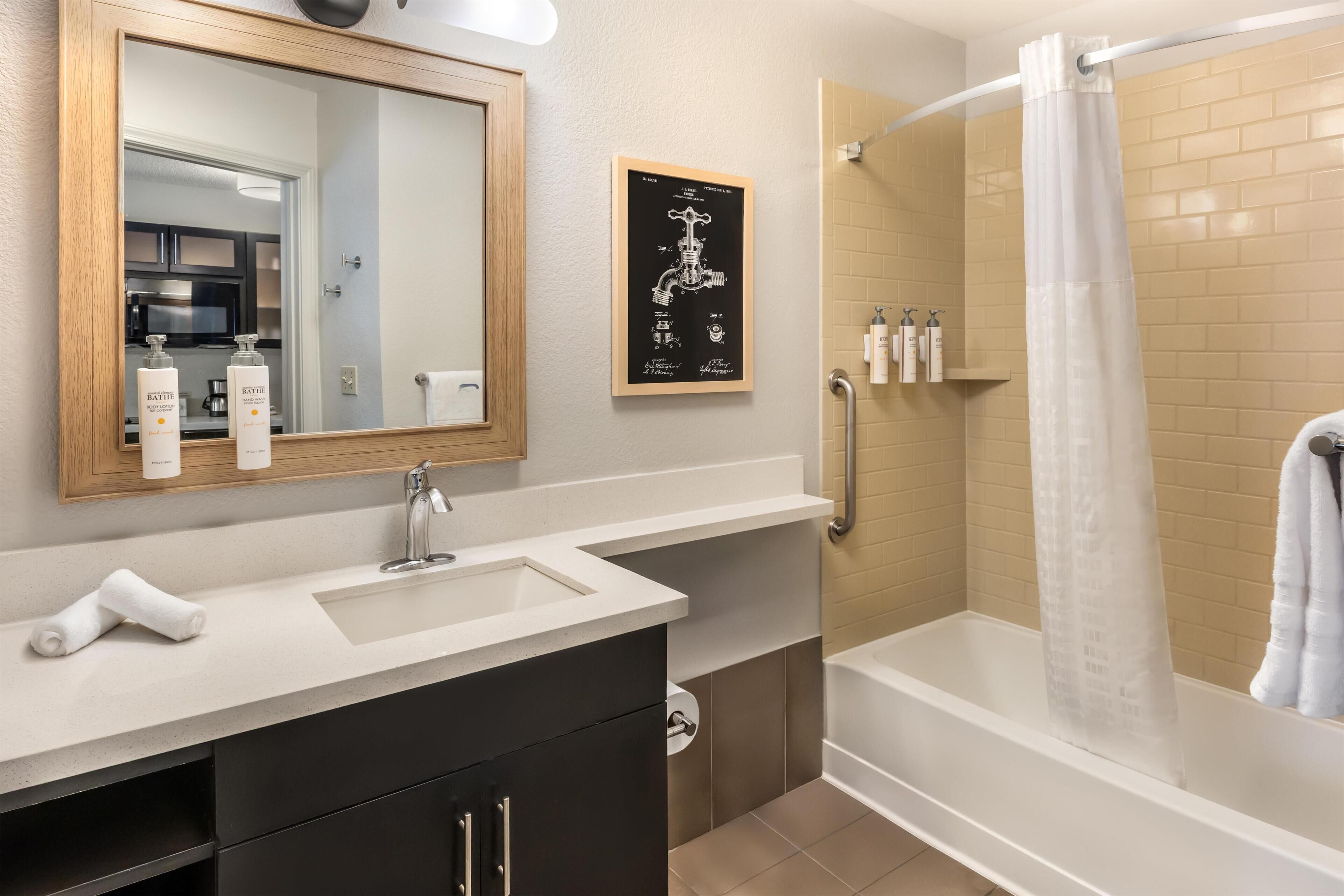 Studio Suite, 1 Queen Bed (Studio) | Bathroom