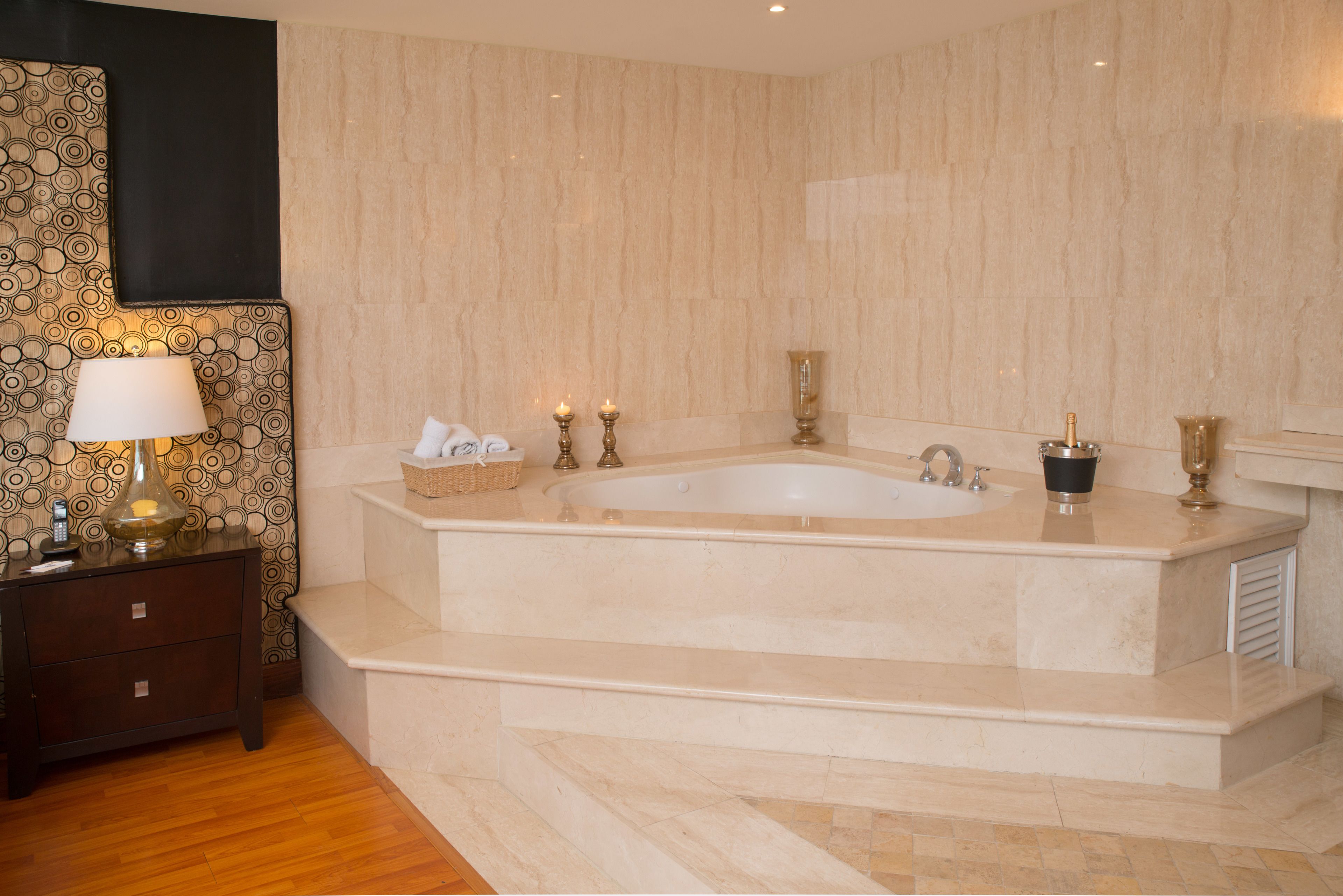 master suite | jetted bathtub