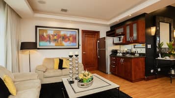 Master Suite | Premium bedding, down duvets, in-room safe, desk