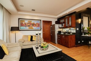Master Suite | Premium bedding, down comforters, in-room safe, desk