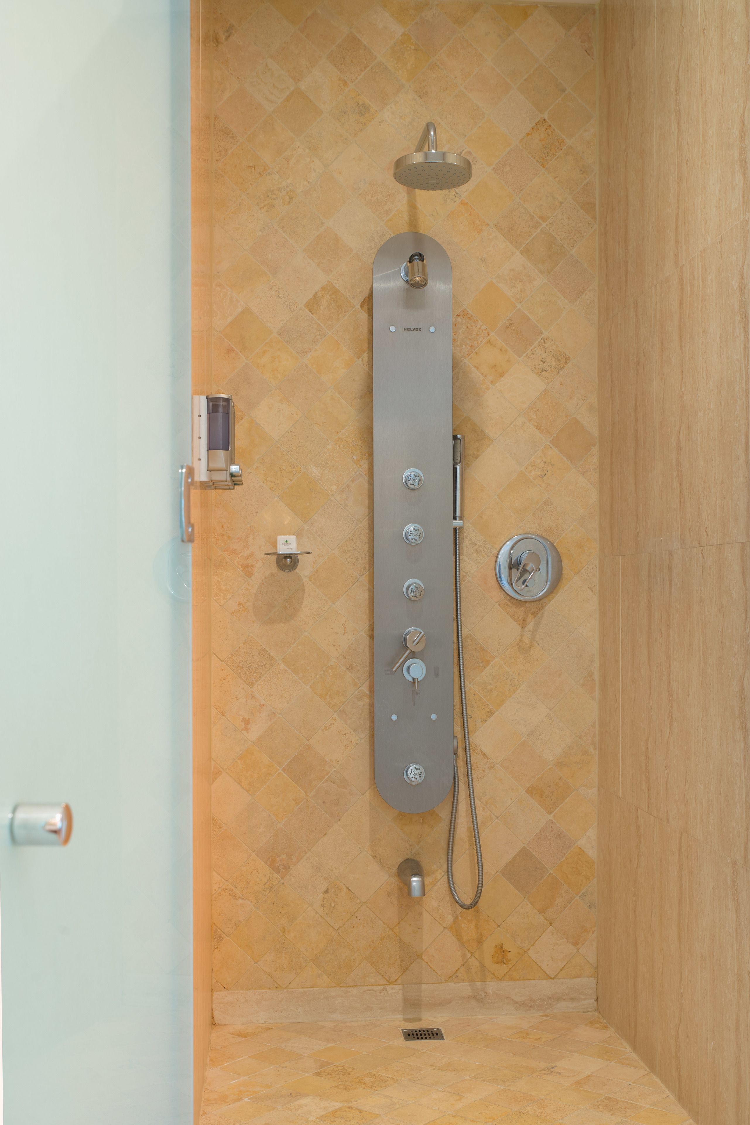 master suite | jetted bathtub