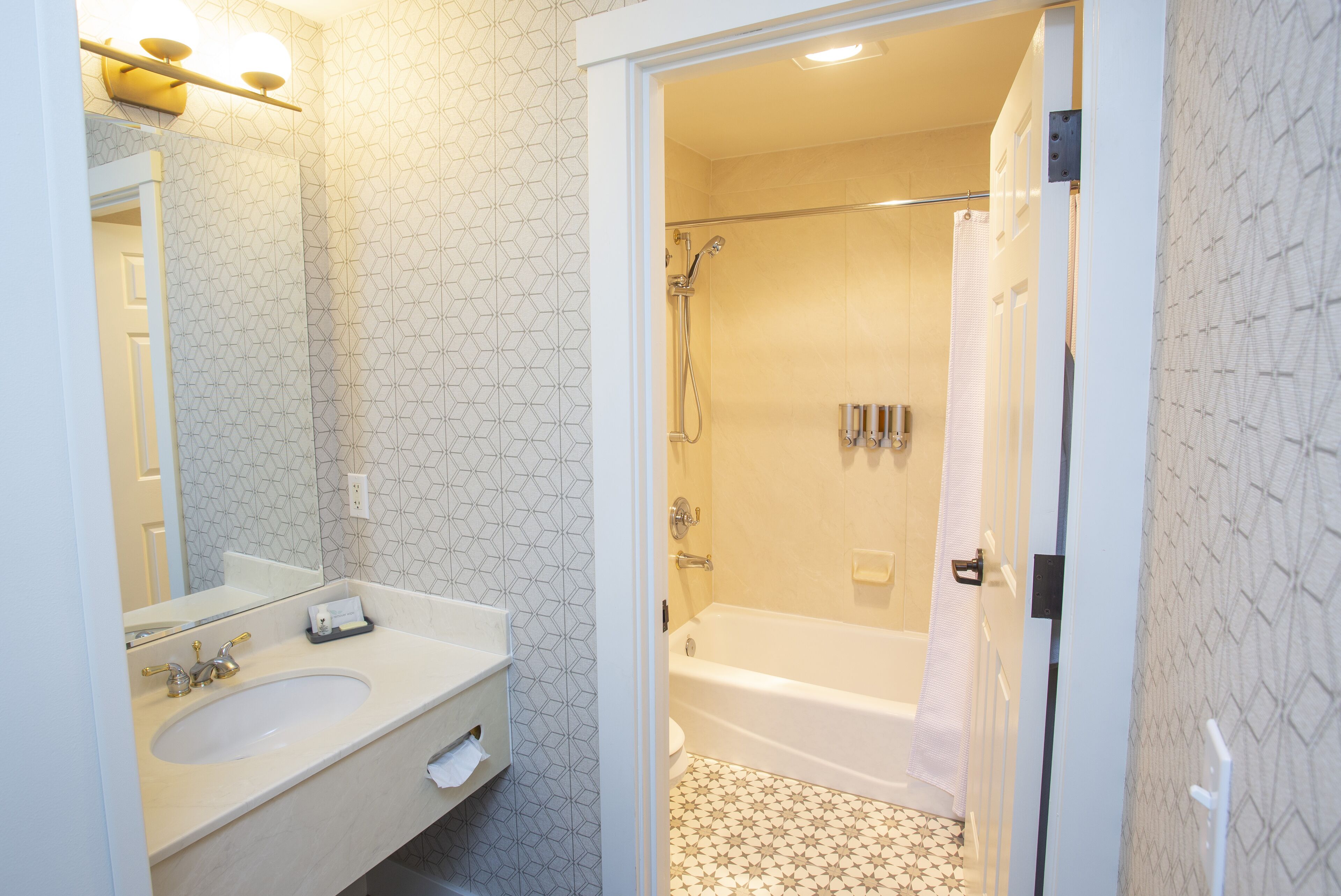 one bedroom suite with ocean view | bathroom | combined shower/bathtub, jetted bath, free toiletries, towels