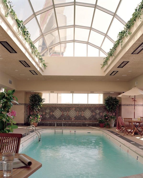 Indoor pool - Casino Queen Hotel (East St. Louis)