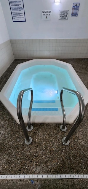 Indoor spa tub
