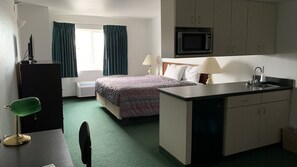 Standard Room, 1 King Bed | 1 bedroom, hypo-allergenic bedding, iron/ironing board
