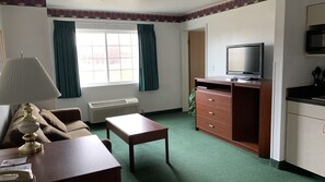 Suite, 1 King Bed | 1 bedroom, hypo-allergenic bedding, iron/ironing board