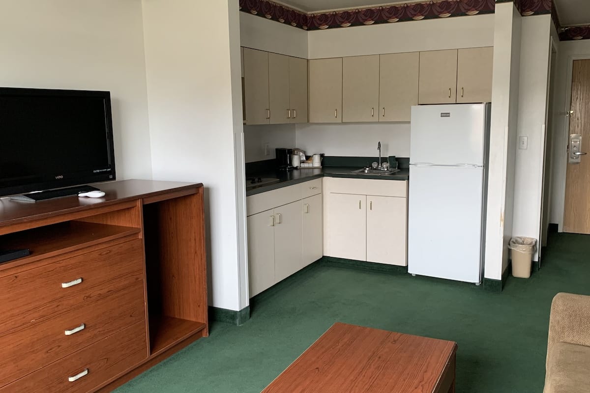 fridge, microwave, coffee/tea maker, freezer