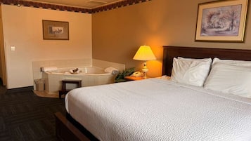 Estudio Deluxe, 1 cama King size, hidromasaje | Ropa de cama hipoalergénica, tabla de planchar con plancha y cunas