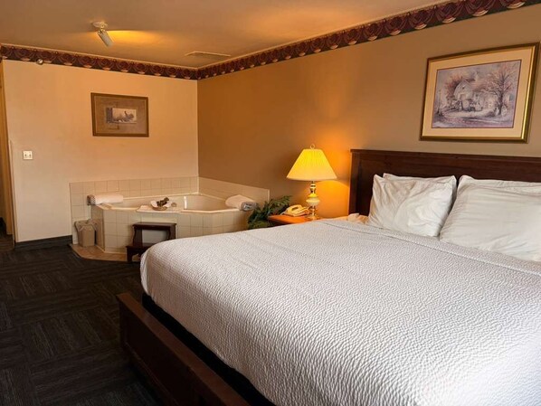 Deluxe Studio, 1 King Bed, Jetted Tub