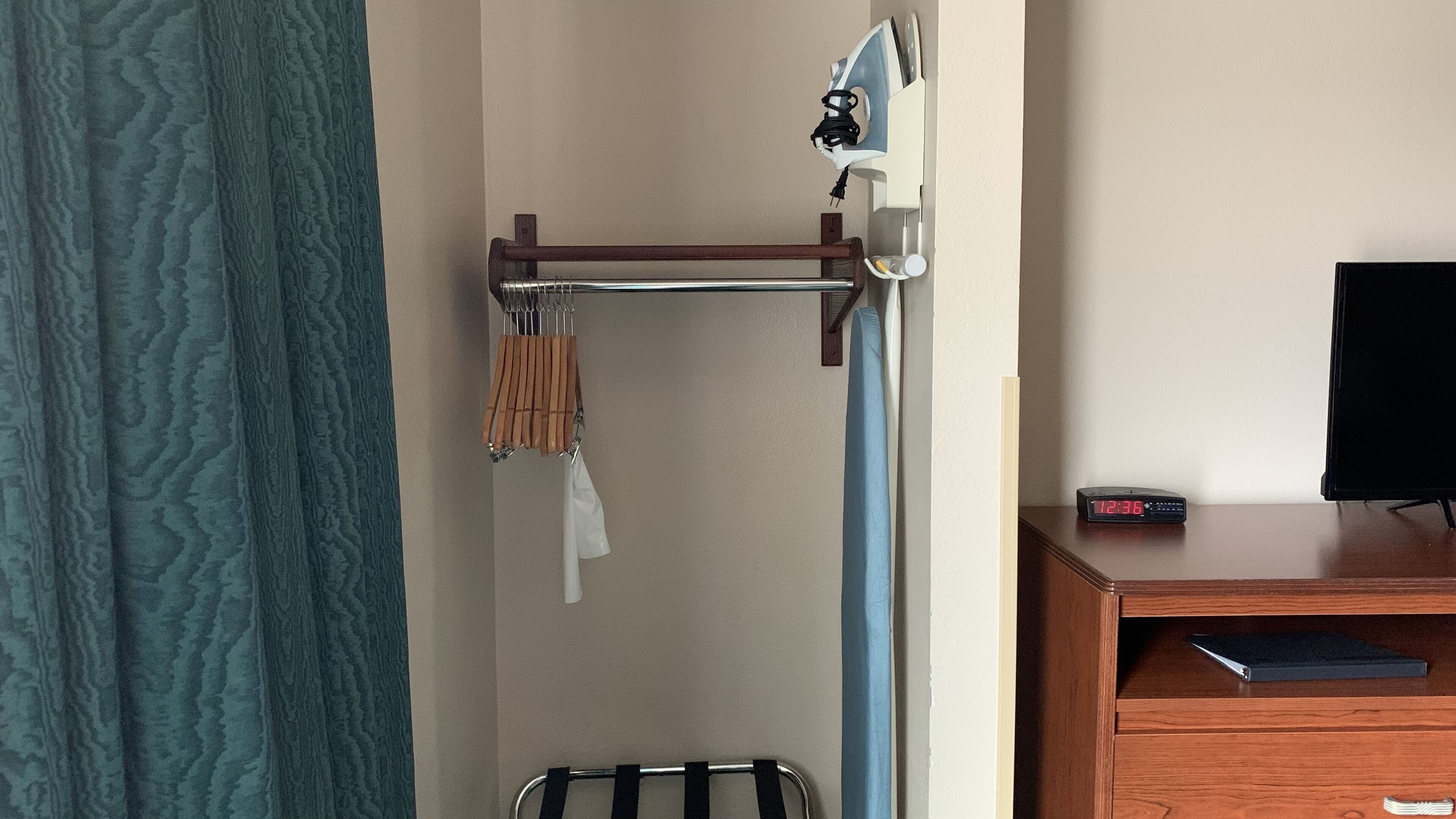 1 bedroom, hypo-allergenic bedding, iron/ironing board, cots/infant beds