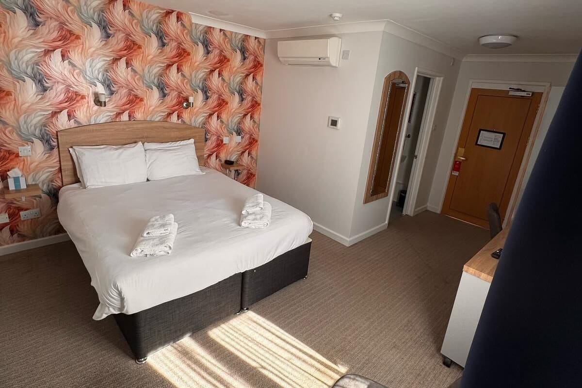 Standard Room, 1 Double Bed, Non Smoking | Desk, iron/ironing board, cots/infant beds, free rollaway beds