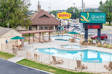 Quality Inn And Suites Dollywood - Image 39