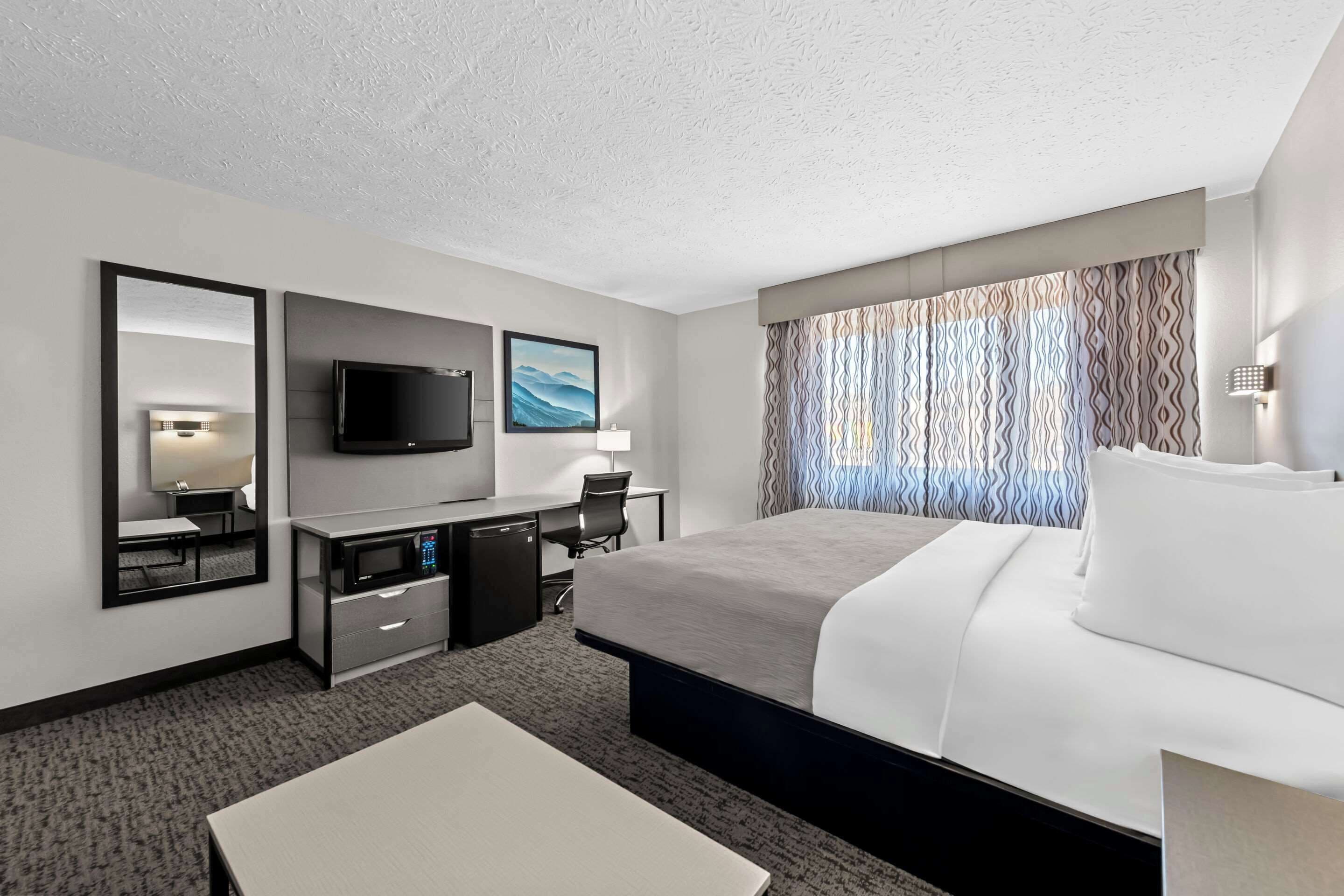 in-room safe, individually decorated, individually furnished, desk