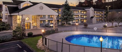 Seasonal outdoor pool, open 10:00 AM to 11:00 PM, pool umbrellas